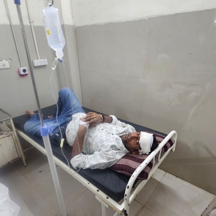 शाजापुर में सड़क हादसे में चार लोग घायल:अलग-अलग तीन जगहों पर हुआ एक्सीडेंट, घायलों का जिला अस्पताल में हो रहा इलाज