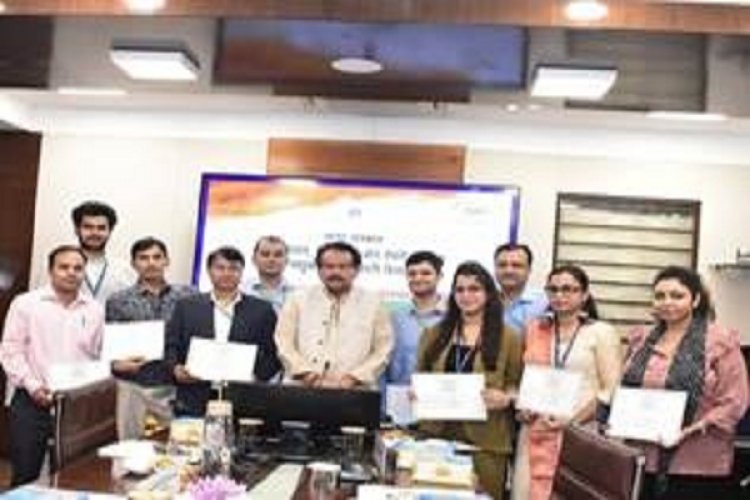 पशुपालन एवं डेयरी विभाग ने राजभाषा पुरस्कारों का वितरण किया