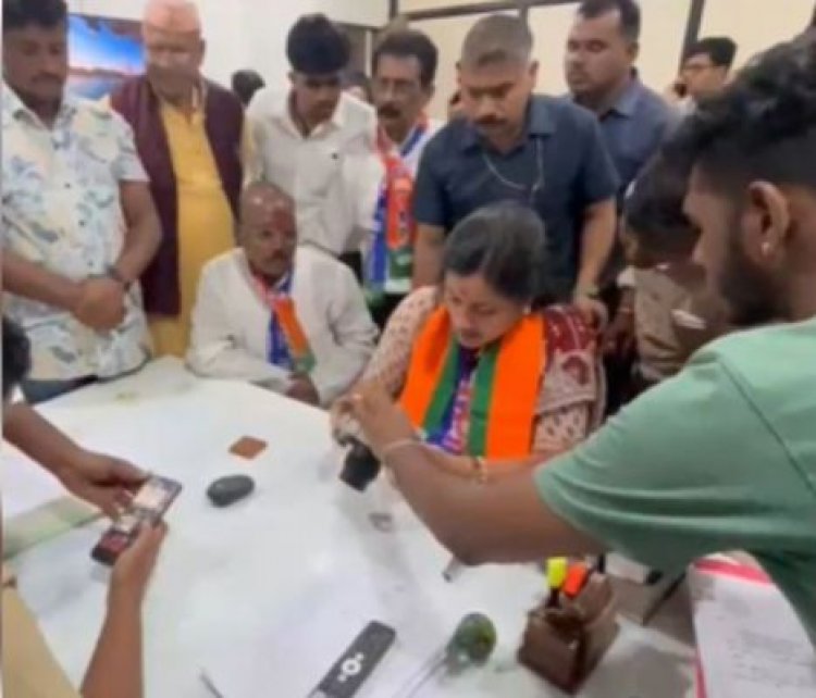 अमरावती : नवनीत राणा की जनसभा में हंगामा, फेंकी गई कुर्सियां, एफआईआर दर्ज