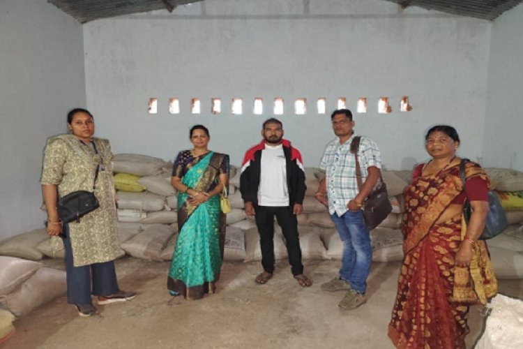 ग्राम जवरतरा में अवैध रूप से धान भण्डारण, 100 बोरा धान जब्त