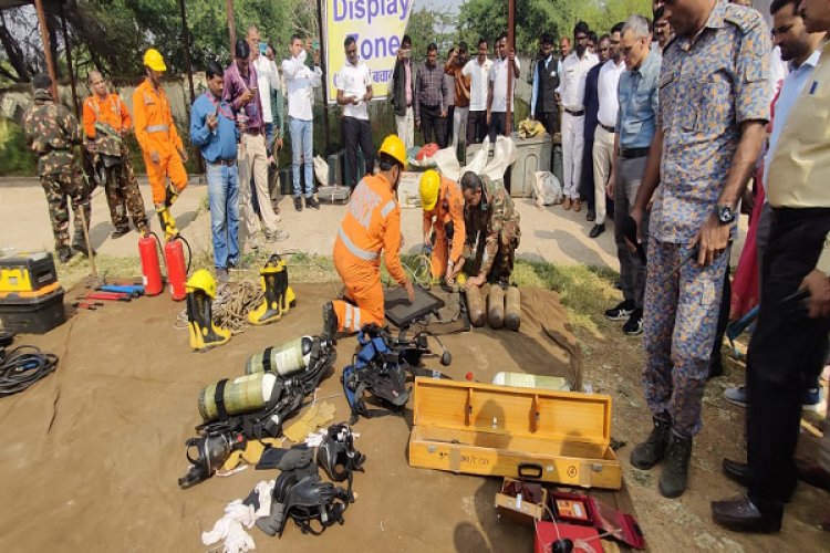 जिला चिकित्सालय में एनडीआरएफ की मॉक ड्रिल: आपदा प्रबंधन के लिए जागरूकता और तैयारी
