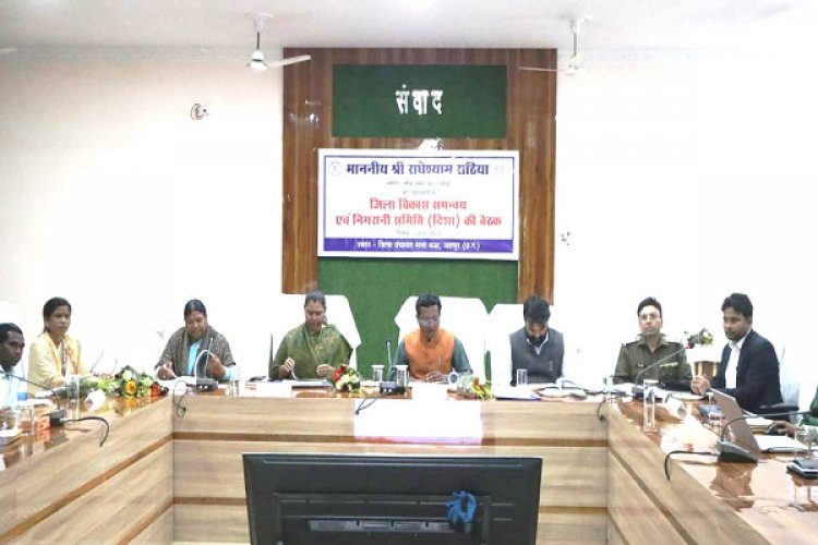 शासन की सभी योजनाओं का लाभ अंतिम व्यक्ति तक पहुंचाएं : राधेश्याम राठिया