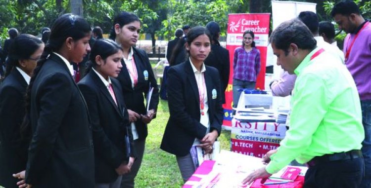 उच्चस्तरीय शिक्षा संग रुचि अनुसार करियर चुनने ज्ञान गंगा में मार्गदर्शन