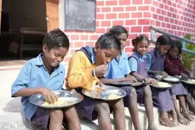 स्कूलों में जब से मिल रहा नाश्ता,जुड़ने लगा पढ़ाई से वास्ता