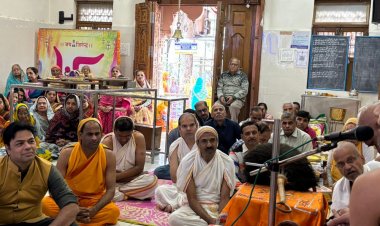 बैरागढ़ जैन मंदिर में संतों का प्रवेश:मूलनायक भगवान महावीर का अभिषेक और पूजा अर्चना की