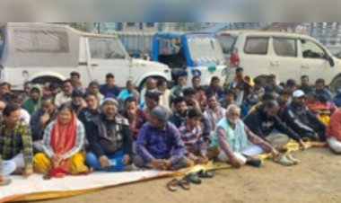 साहिबगंज के तीनपहाड़ में कारोबारी की हत्या के खिलाफ प्रदर्शन