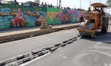 इंदौर में शोर पर लगाम... एक हजार मोडिफाइड साइलेंसर पर महिला टीआई ने चलाया रोड रोलर