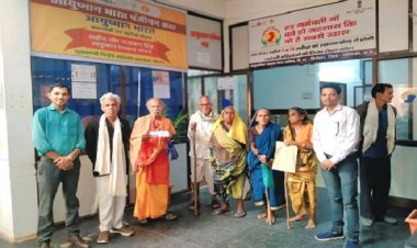 70 वर्ष से अधिक उम्र के बुजुर्गो का बन रहा आयुष्मान वय वंदना कार्ड