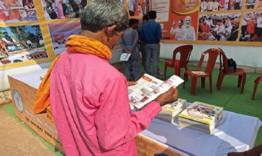 सरकार के एक वर्ष पूर्ण होने पर जनसंपर्क विभाग ने जिले के समग्र उपलब्धियों पर आधारित फोटो प्रदर्शनी लगाया