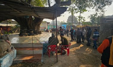 गांव के चबूतरे पर मिली खून से सनी लाश, जिसकी हत्या हुई वो बर्खास्त आरक्षक था