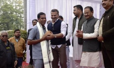 सुशासन के एक वर्ष पूर्ण होने पर जिला स्तरीय किसान सम्मेलन व कृषकों का सम्मान कार्यक्रम