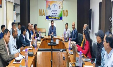 योजनाओं की पहुंच आम जनता तक आसानी से हो : कलेक्टर लंगेह