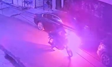 लक्जरी कार को ड्राइवर ने किया आग के हवाले