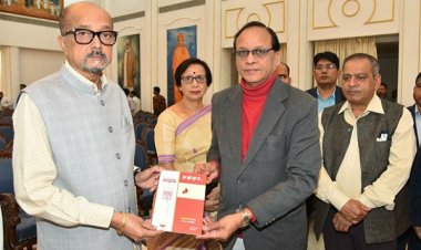 राजभवन के शिविर में डॉ. अरविन्द नेरल का 125वां रक्तदान