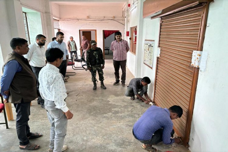 कलेक्टर ने किया ईवीएम, वीवीपैट वेयर हाउस का निरीक्षण