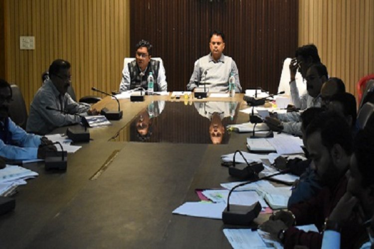 निर्धारित समयावधि में राजस्व प्रकरणों का निराकरण सुनिश्चित करें: कलेक्टर