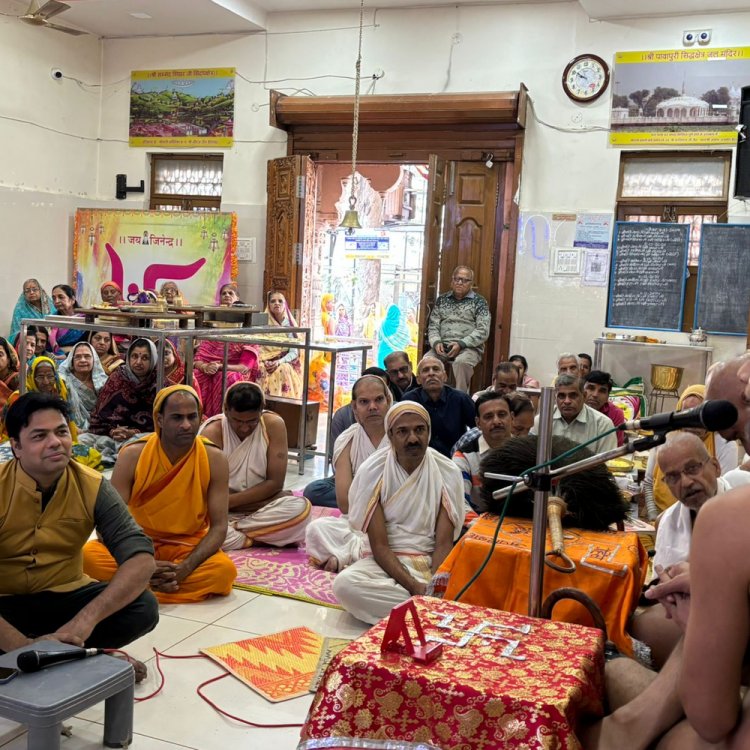 बैरागढ़ जैन मंदिर में संतों का प्रवेश:मूलनायक भगवान महावीर का अभिषेक और पूजा अर्चना की