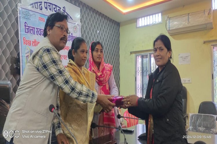 हमारा शौचालय हमारा सम्मान: जनपद पंचायतों में हितग्राहियों का सम्मान