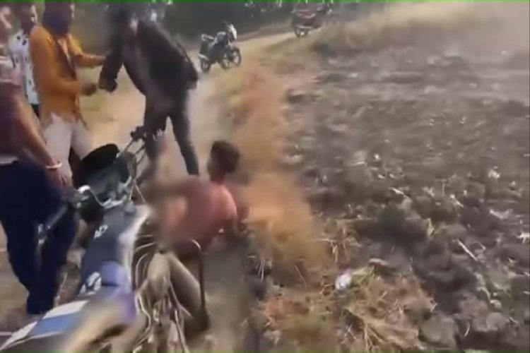 बहन से बात करते दिखा युवक, तो भाई ने उसे किडनैप कर कपड़े उतारकर पीटा