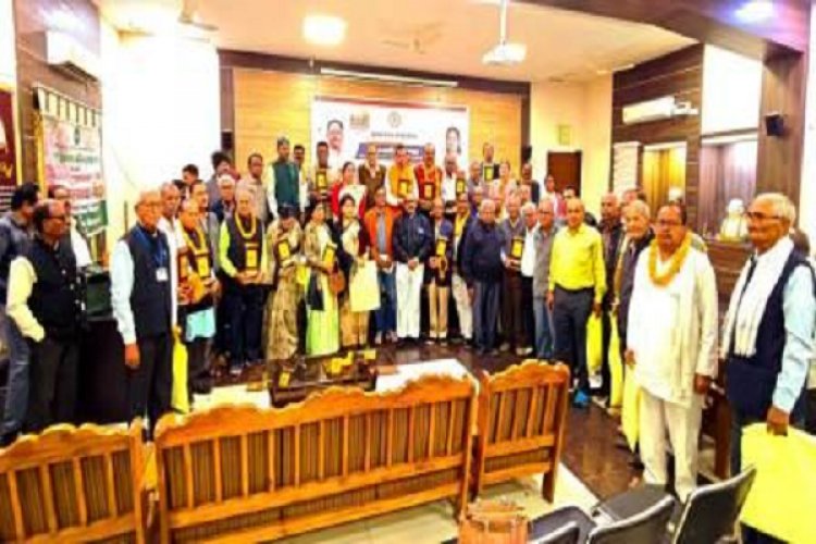 सुशासन के एक वर्ष पूर्ण होने पर वरिष्ठजनों का हुआ सम्मान