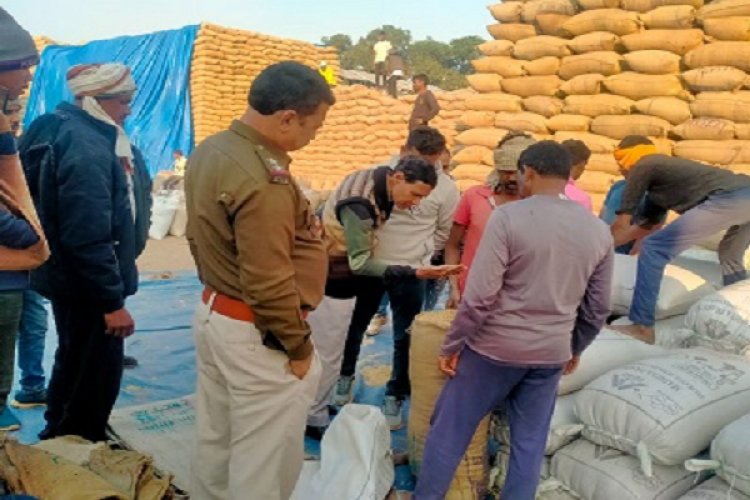 रामगढ़ धान खरीदी केंद्र पर 60 क्विंटल अवैध धान जप्त
