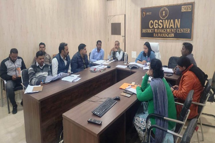 विकास कार्यों एवं योजनाओं की प्रगति के संबंध में ली बैठक