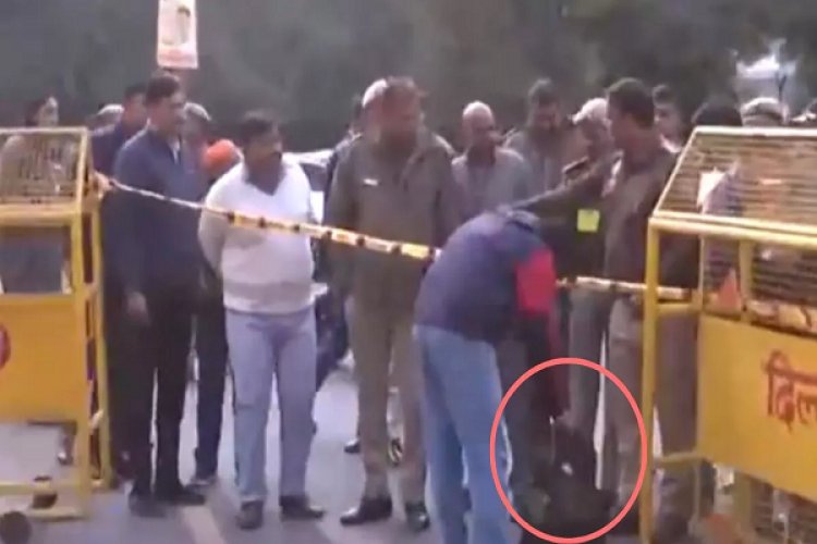 दिल्ली में बीजेपी दफ्तर के पास मिला लावारिस बैग, इलाके में हड़कंप; पुलिस जांच में जुटी