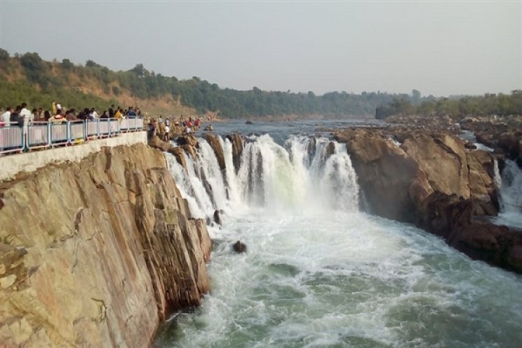 जबलपुर मध्य प्रदेश के चार महानगरों में से एक प्रमुख शहर है