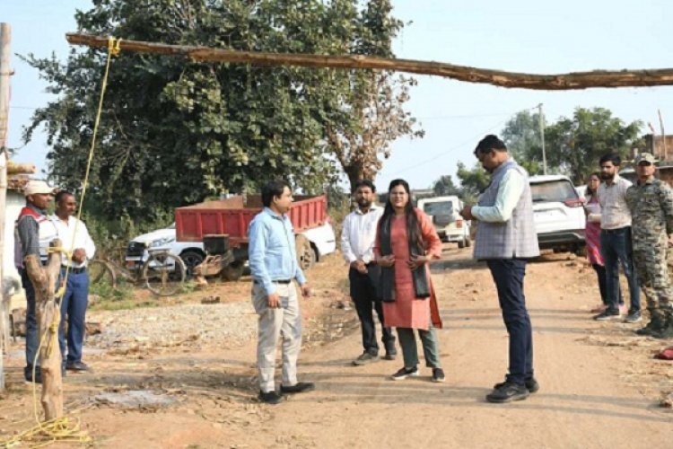 कलेक्टर एवं सीईओ ने किया चेकपोस्ट व धान खरीदी केंद्रों का निरीक्षण