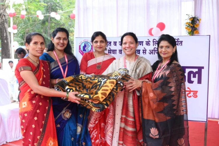 श्रद्धा महिला मंडल ने ठंड में बढ़ाया मदद का हाथ