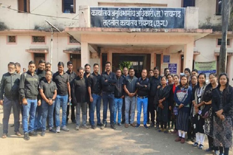 पटवारियों ने किया ऑनलाइन कार्यों का बहिष्कार