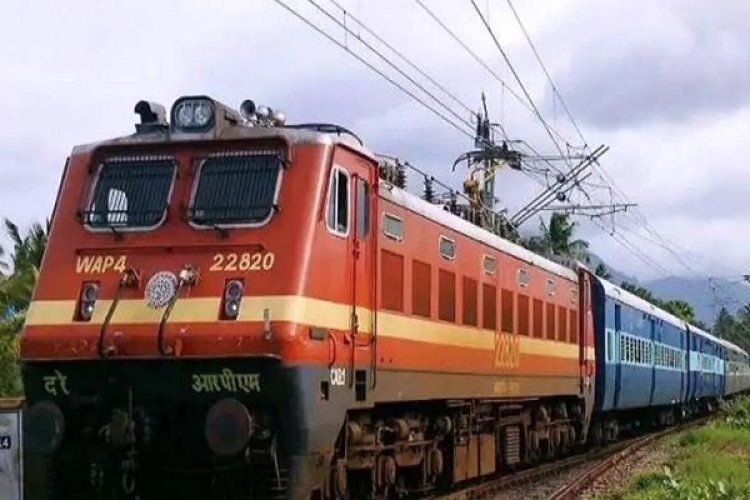 रेलवे ने फिर बढ़ाई यात्रियों की परेशानी, 21 लोकल ट्रेनें रद
