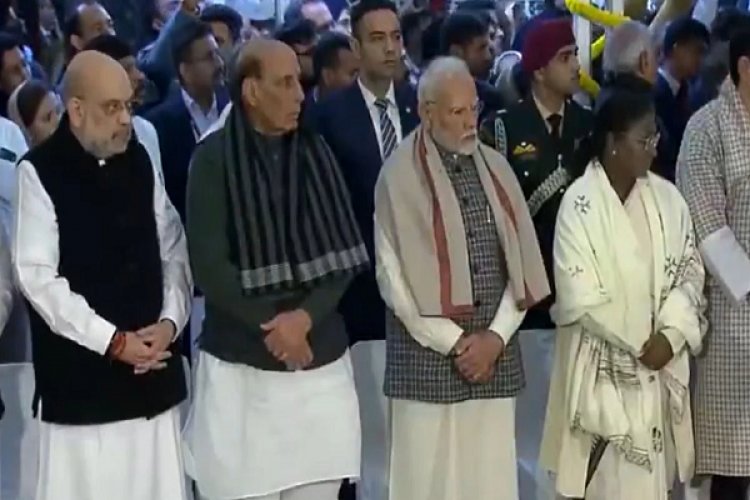 पूर्व प्रधानमंत्री डॉ. मनमोहन सिंह पंचतत्व में विलीन… राष्ट्रपति - प्रधानमंत्री की उपस्थिति में दी गई मुखाग्नि