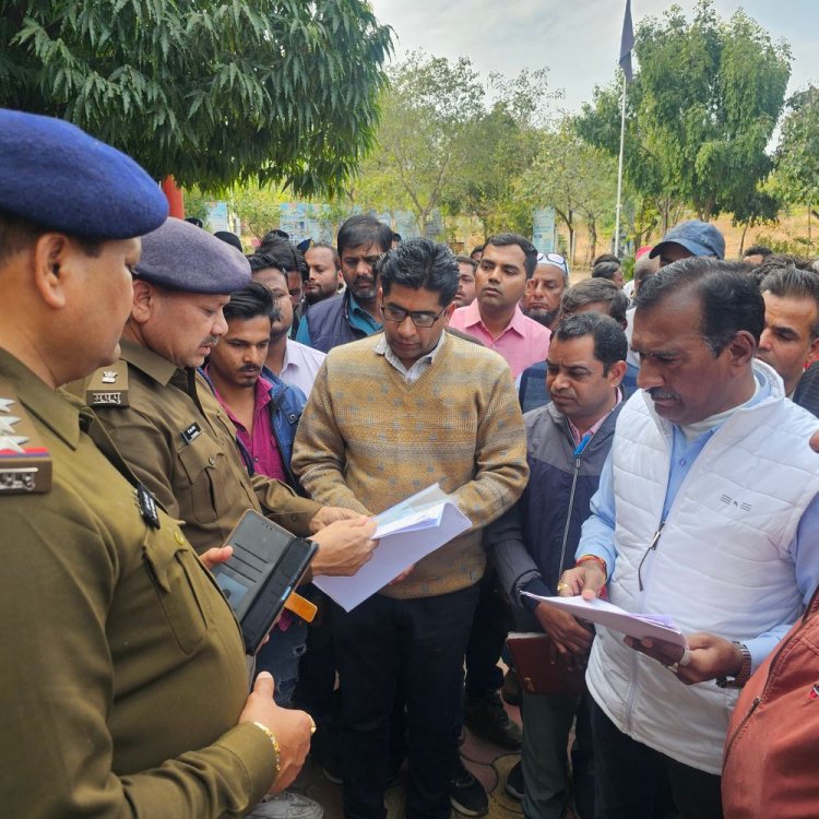 शाजापुर: बिजली कंपनी के कर्मचारियों से मारपीट का मामला:पुलिस ने पिता-पुत्र के खिलाफ किया मामला दर्ज; कल कर्मचारियों ने सौंपा था ज्ञापन