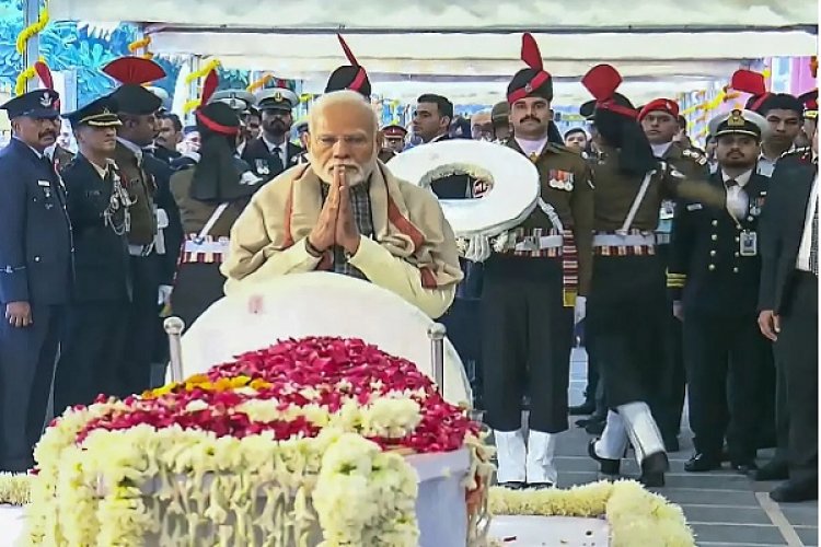 मनमोहन सिंह पंचतत्व में हुए विलीन