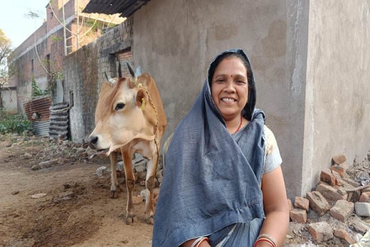 मुद्रा योजना की बदौलत नीतू ने खड़ा किया डेयरी का व्यवसाय