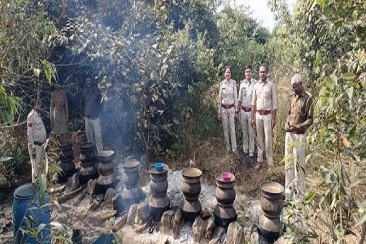 95 लीटर महुआ शराब जब्त