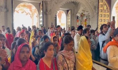 बम्लेश्वरी मंदिर में उमड़ी भीड़, नए साल के पहले दिन पहुंचे 1 लाख से ज्यादा श्रद्धालु