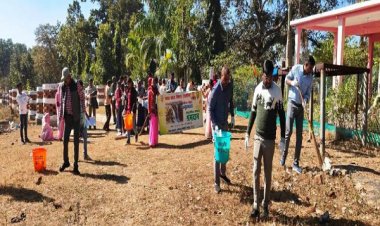 पर्यटन स्थल अमृतधारा में परियोजना निदेशक ने किया श्रमदान