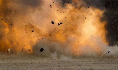 नक्सलियों ने सुरक्षाबल के वाहन को उड़ाया, आधा दर्जन से ज्यादा जवान शहीद...