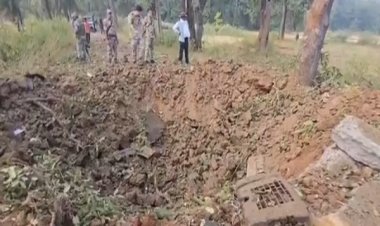 IED ब्लास्ट से सड़क में बन गया गहरा गड्ढा: 8 जवान और ड्राइवर शहीद