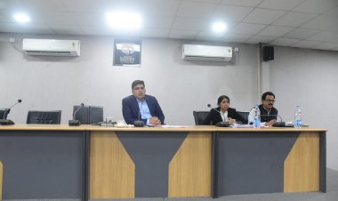 हितग्राहियों को स्वीकृत कार्य को शीघ्र शुरू करने के लिए प्रोत्साहित करें : कलेक्टर