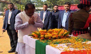 मुख्यमंत्री ने शहीद जवानों व वाहन चालक को दी श्रद्धांजलि