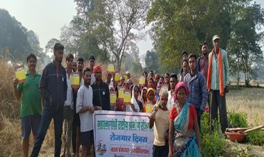 रोजगार दिवस में श्रमिकों की समस्याओं का किया समाधान