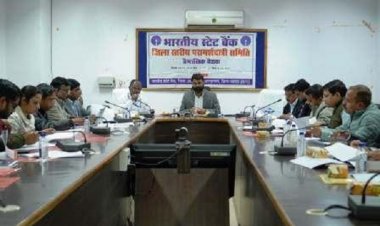 शत-प्रतिशत किसानों को किसान क्रेडिट कार्ड का दिलाएं लाभ : कलेक्टर