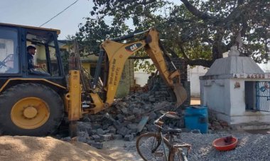 निगम ने गार्डन के नाले पर अवैध कब्जे को हटाया