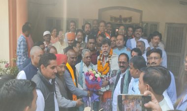 भाजपा रायपुर शहर जिला द्वारा प्रदेश अध्यक्ष बनने पर किरण सिंहदेव से भेंट कर बढ़ाई दी