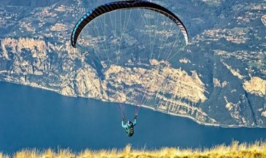 गोवा में पैराग्लाइडिंग के दौरान हुआ हादसा, महिला पर्यटक और पायलट की हुई मौत