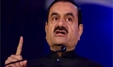 प्रयागराज पहुंचे गौतम अडानी, 50 लाख लोगों को महाप्रसाद का करेंगे वितरण