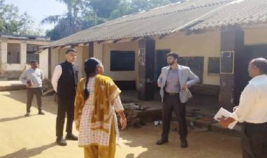 कलेक्टर ने मतदान केंद्रों का लिया जायजा, मतदान केंद्रों में मूलभूत सुविधाओं की उपलब्धता और अन्य व्यवस्था की ली जानकारी